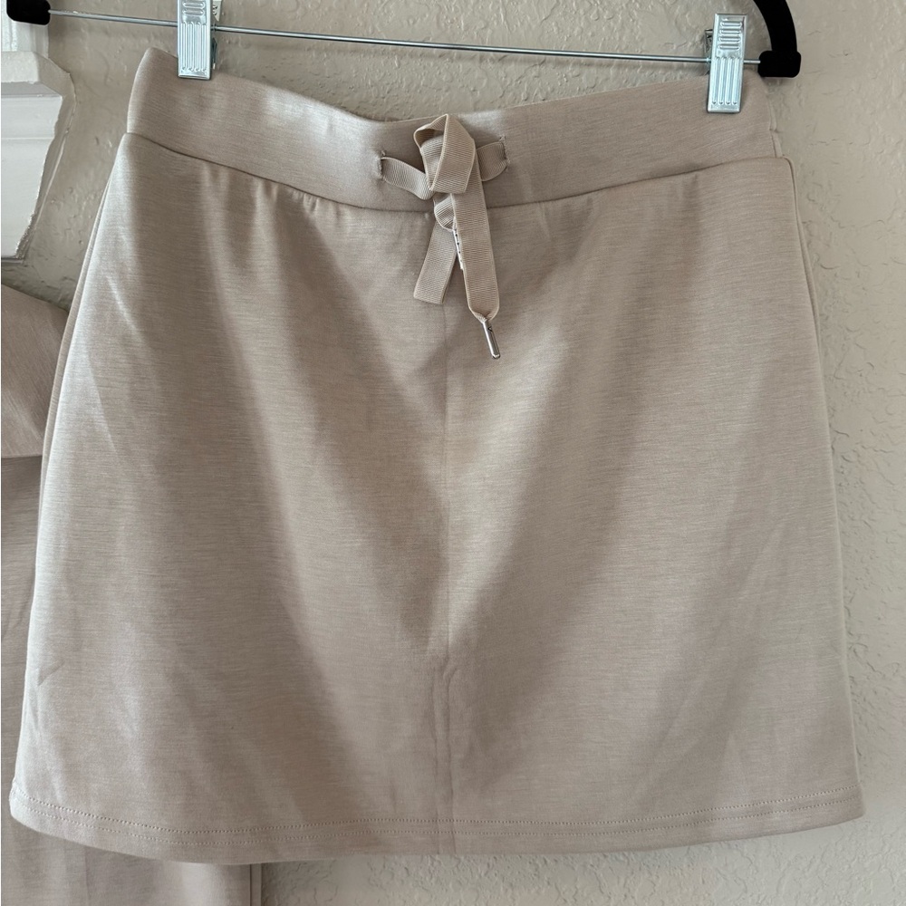 NWT Beige V-Neck Two piece tennis outfit - Picture 5 of 7